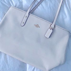 NEW WITH TAG Authentic Coach City Tote